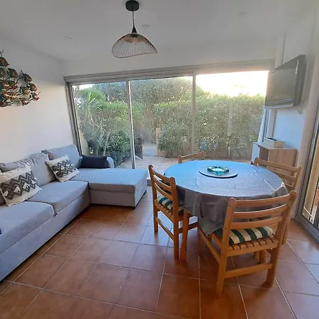 En Rdc, Accès Direct Plage, Terrasse 30m², Parking Privé, équipements Complets - Fr-1-326-795 *