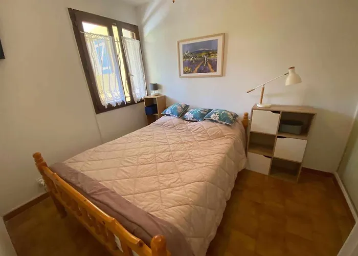 En Rdc, Acces Direct Plage, Terrasse 30m², Parking Prive, Equipements Complets - Fr-1-326-795