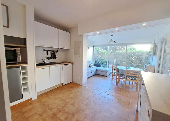 En Rdc, Acces Direct Plage, Terrasse 30m², Parking Prive, Equipements Complets - Fr-1-326-795 *
