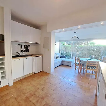 En Rdc, Accès Direct Plage, Terrasse 30m², Parking Privé, équipements Complets - Fr-1-326-795 *